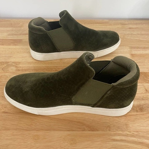 Coconuts by Matisse Harlan Slip On Sneakers in Dark Olive, Size 7.5 - Picture 5 of 11